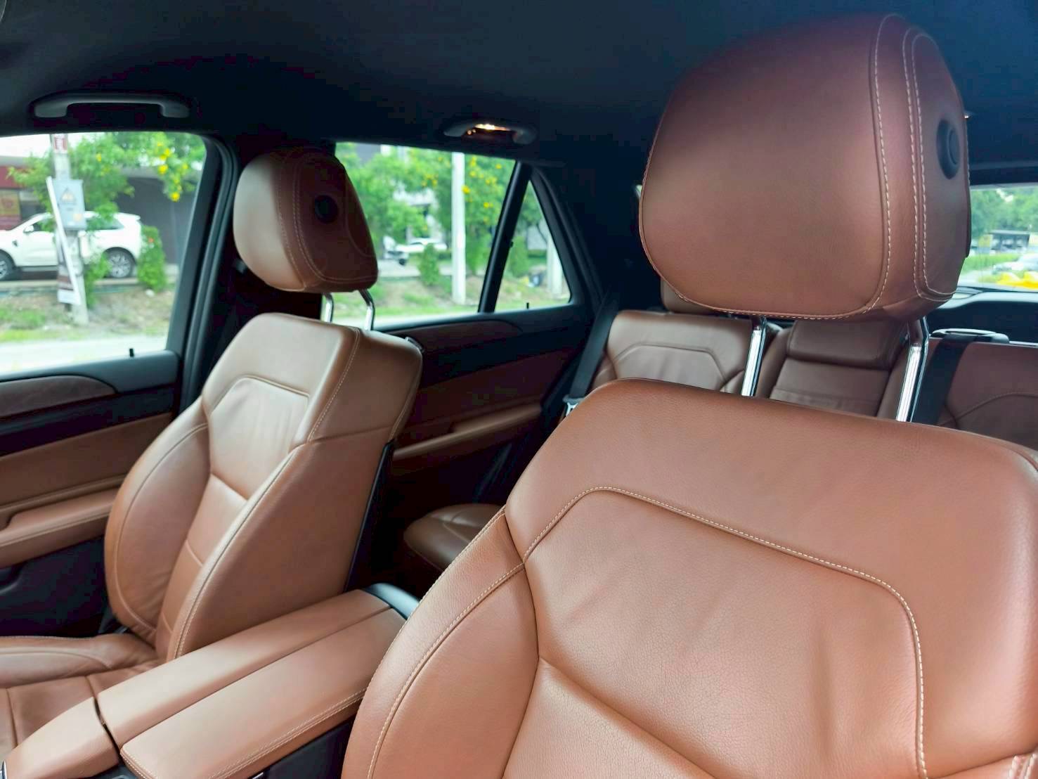 2018 Mercedes-Benz GLE-Class GLE500 สีดำ (รูปที่ 11)