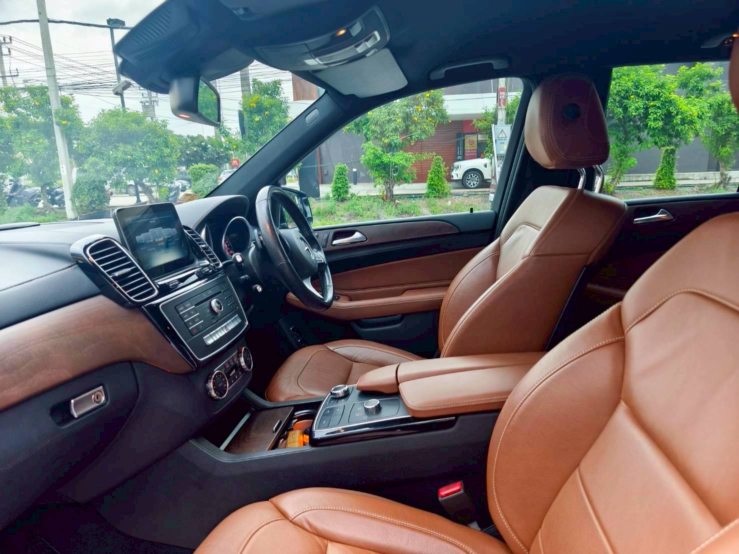 2018 Mercedes-Benz GLE-Class GLE500 สีดำ (รูปที่ 9)
