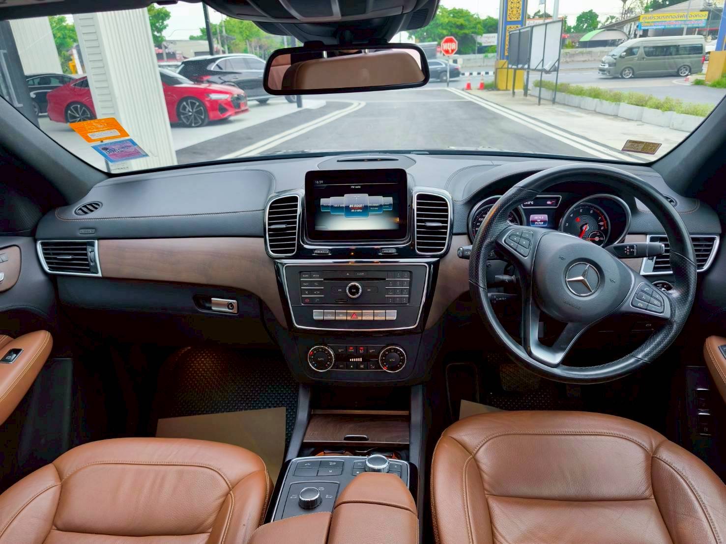 2018 Mercedes-Benz GLE-Class GLE500 สีดำ (รูปที่ 8)