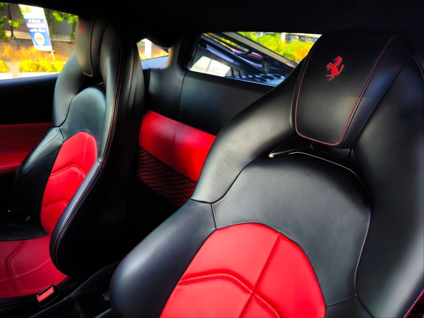 2017 Ferrari 488 GTB สีแดง (รูปที่ 7)