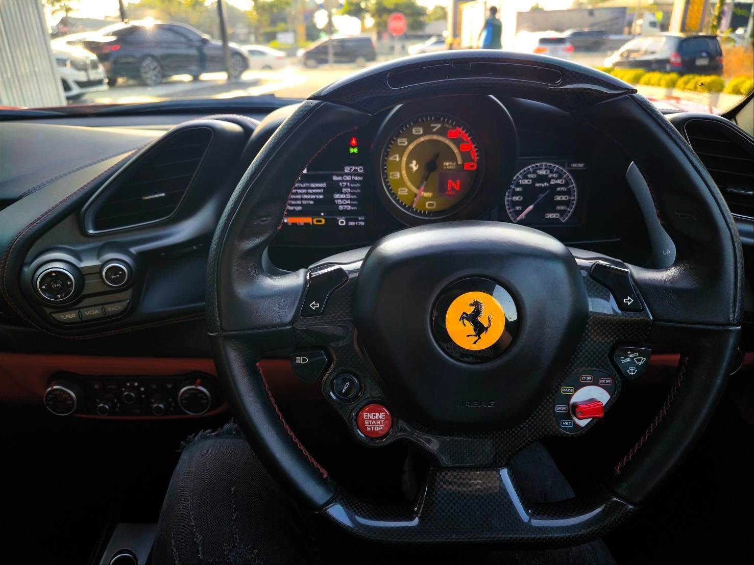 2017 Ferrari 488 GTB สีแดง (รูปที่ 4)