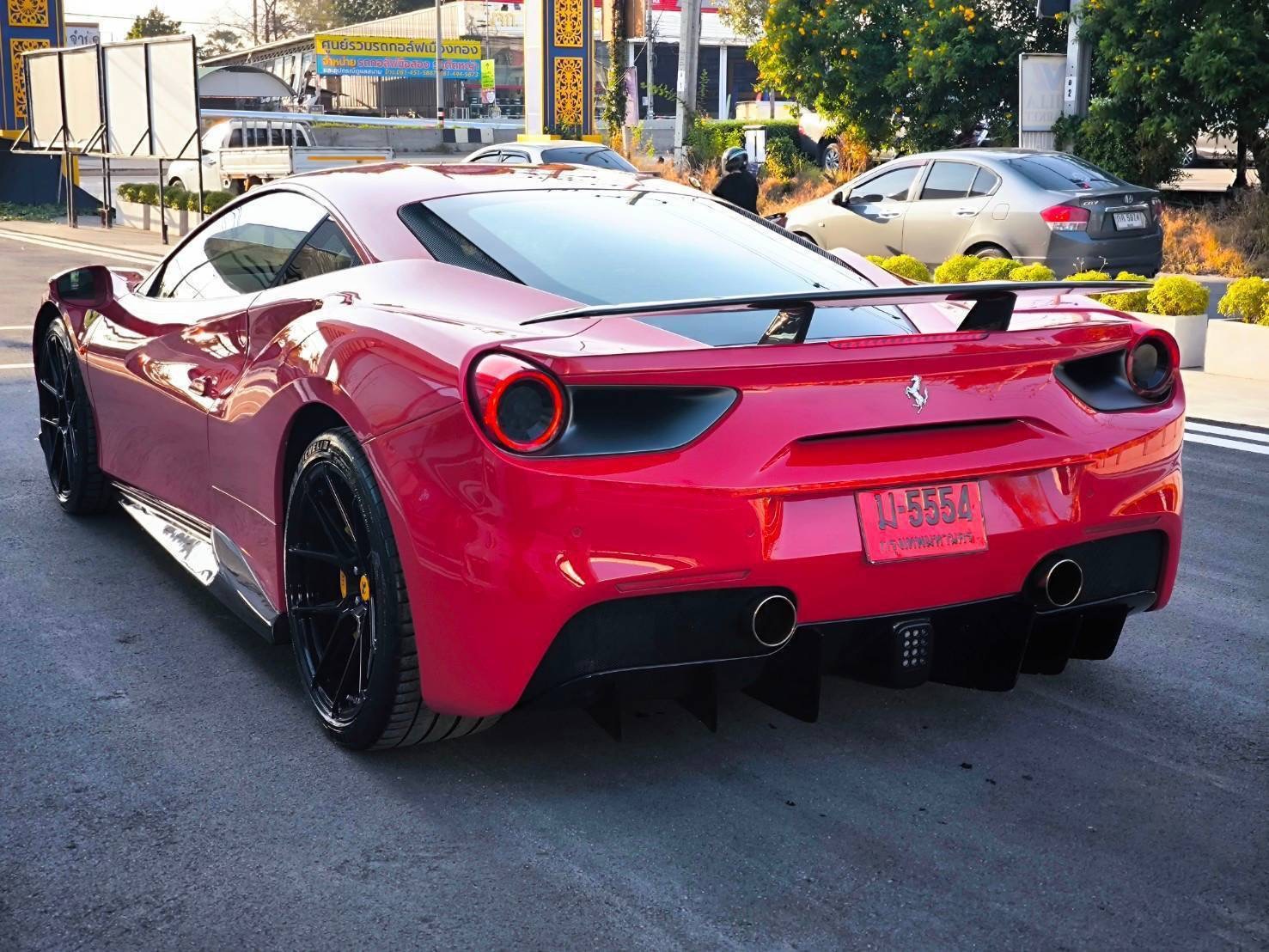 2017 Ferrari 488 GTB สีแดง (รูปที่ 14)