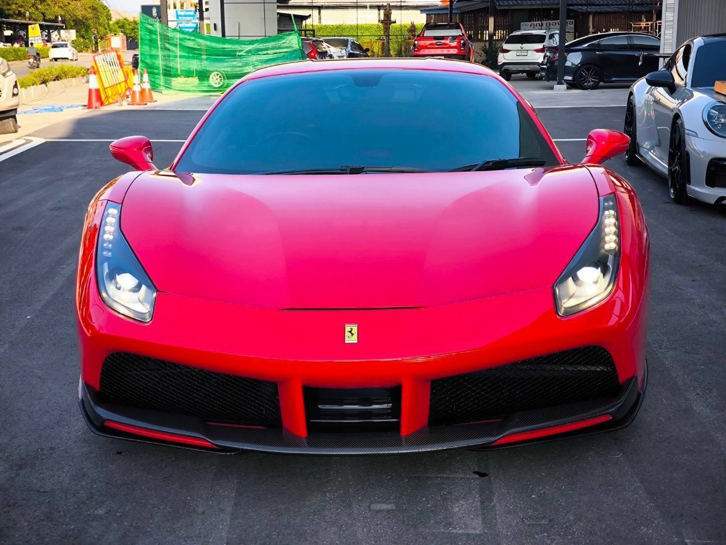 2017 Ferrari 488 GTB สีแดง (รูปที่ 2)