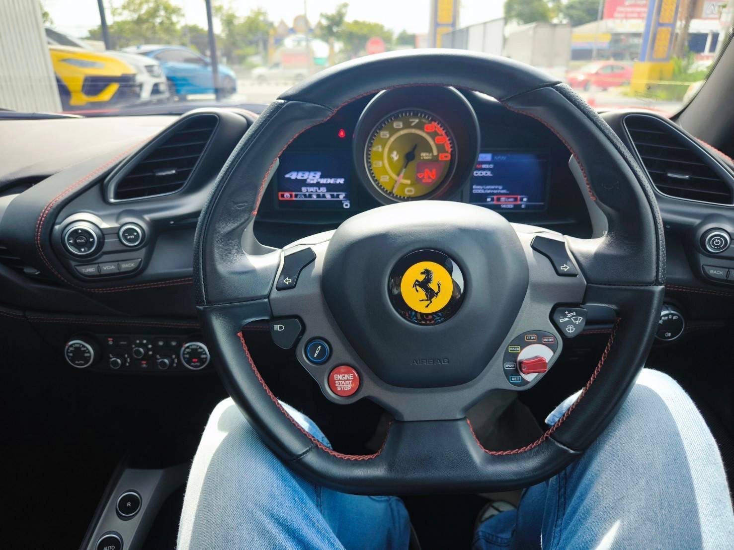 2018 Ferrari 488 Spider สีแดง (รูปที่ 7)