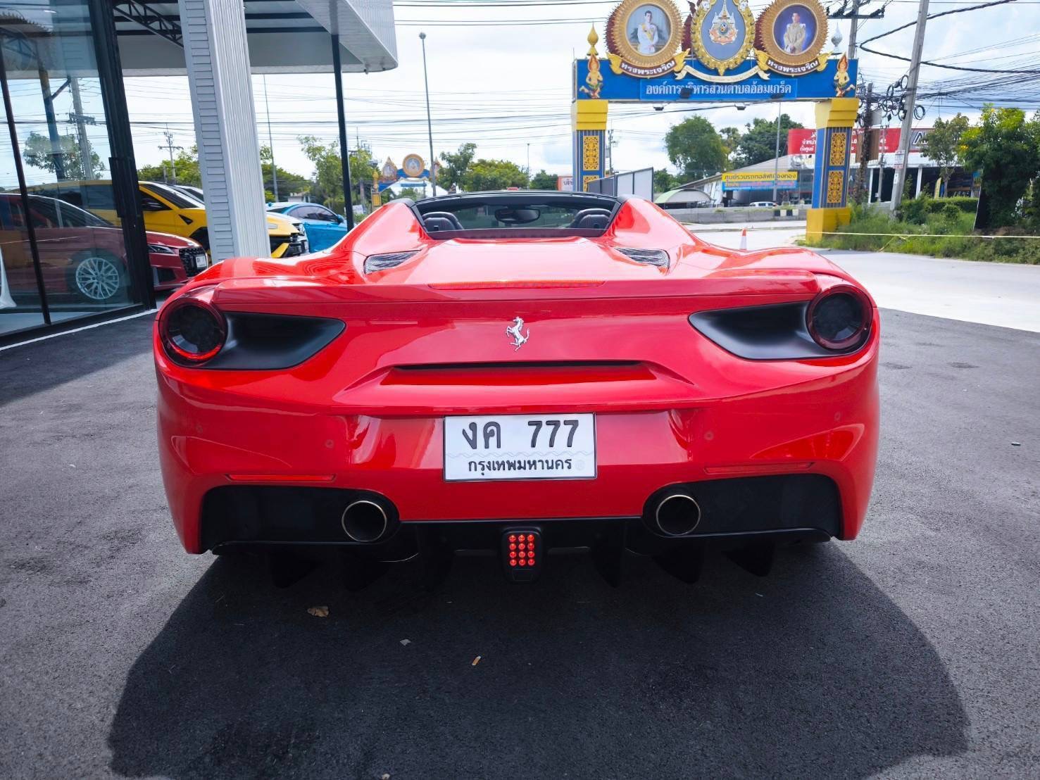 2018 Ferrari 488 Spider สีแดง (รูปที่ 16)