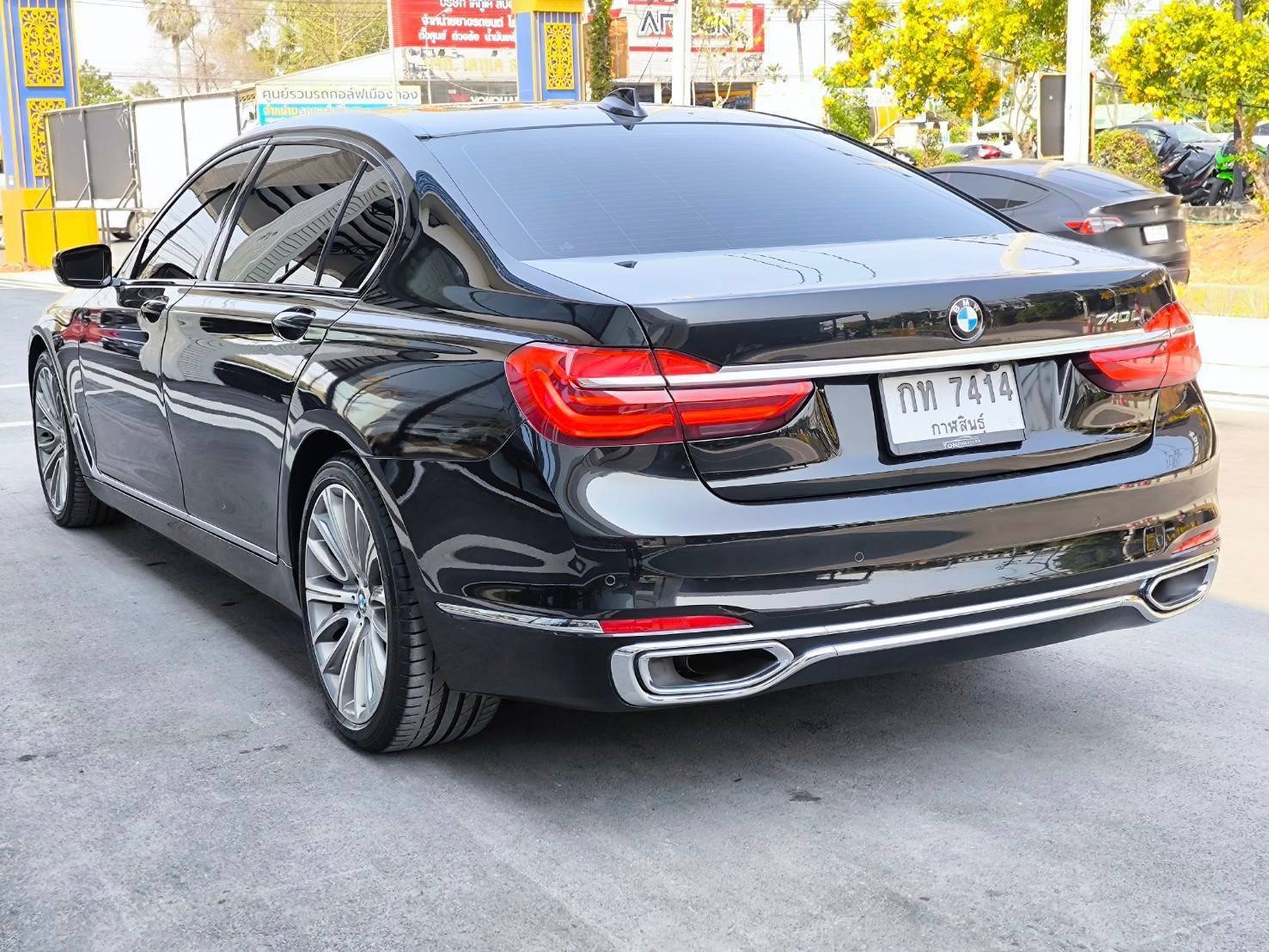 2017 BMW 740li Limousine สีดำ (รูปที่ 17)
