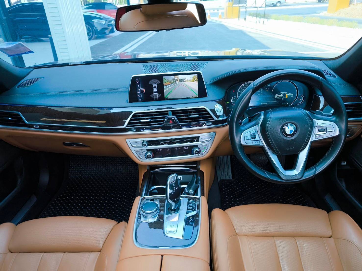 2017 BMW 740li Limousine สีดำ (รูปที่ 8)