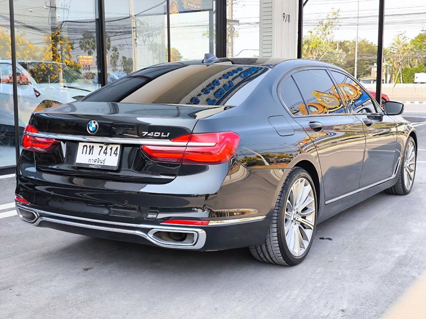 2017 BMW 740li Limousine สีดำ (รูปที่ 12)