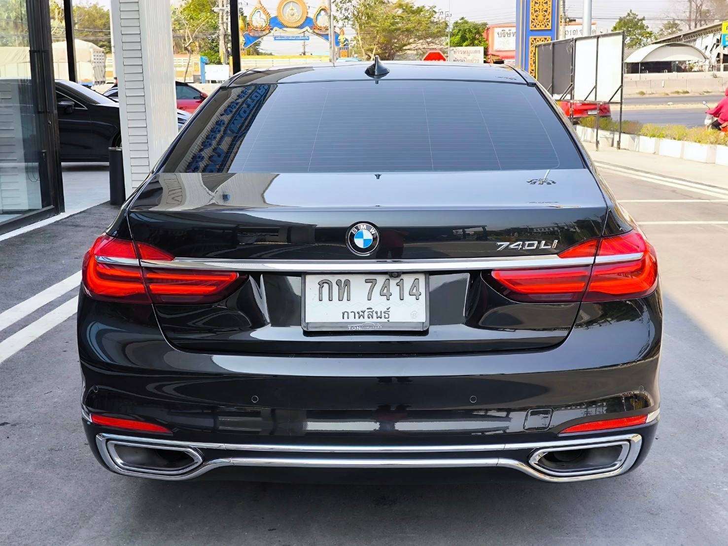 2017 BMW 740li Limousine สีดำ (รูปที่ 16)