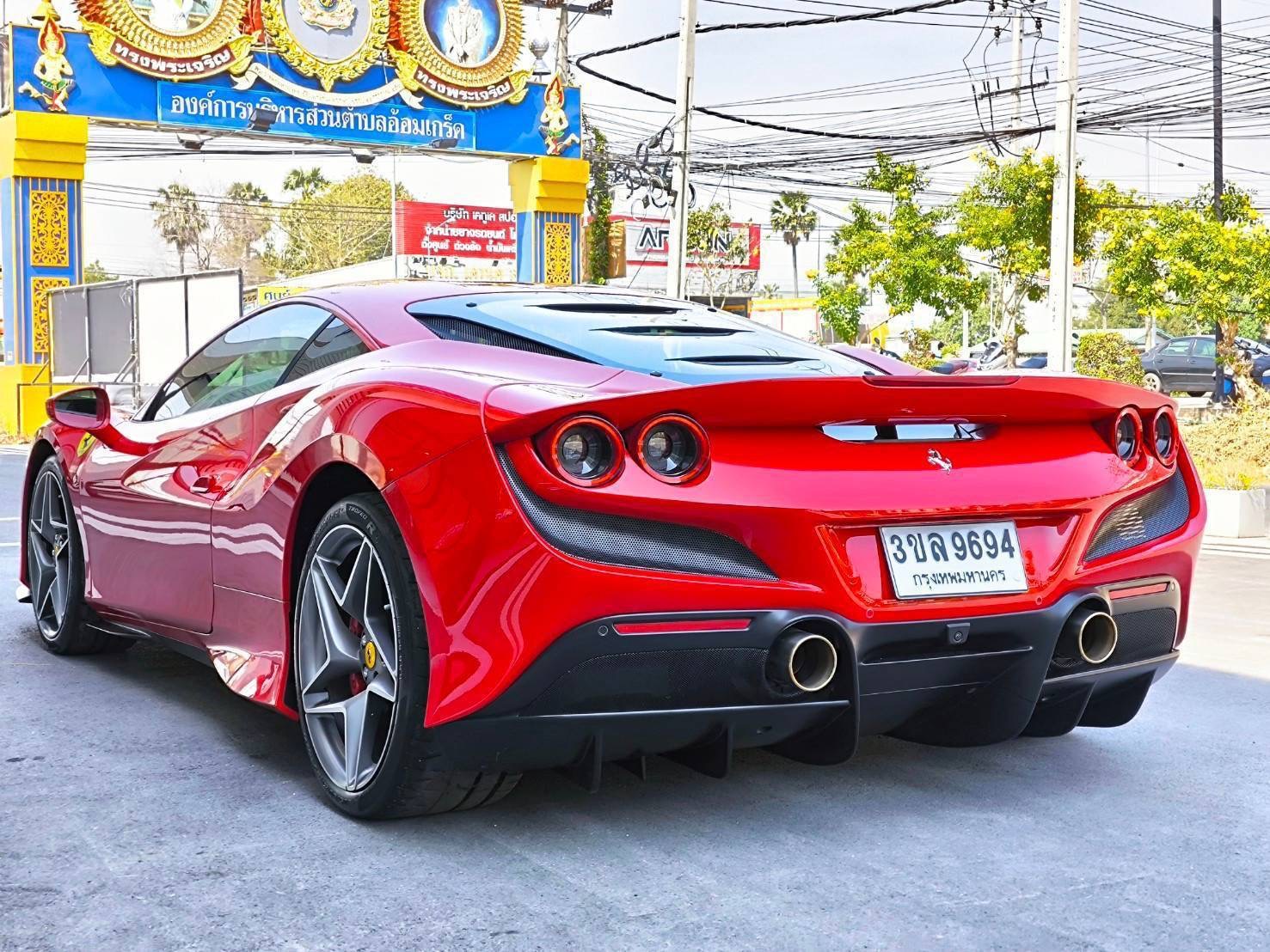 2021 Ferrari F8 Tributo สีแดง (รูปที่ 20)