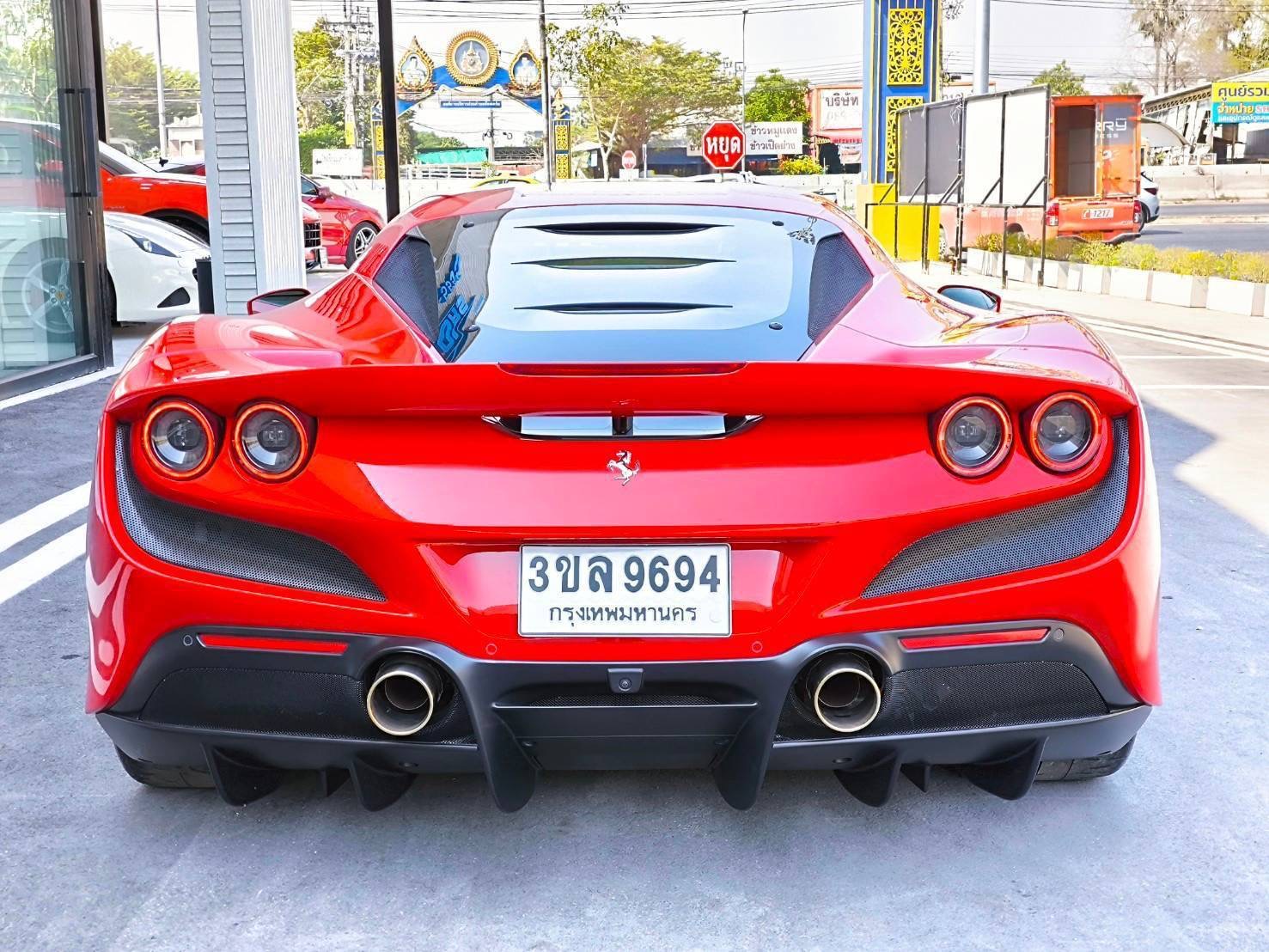 2021 Ferrari F8 Tributo สีแดง (รูปที่ 19)