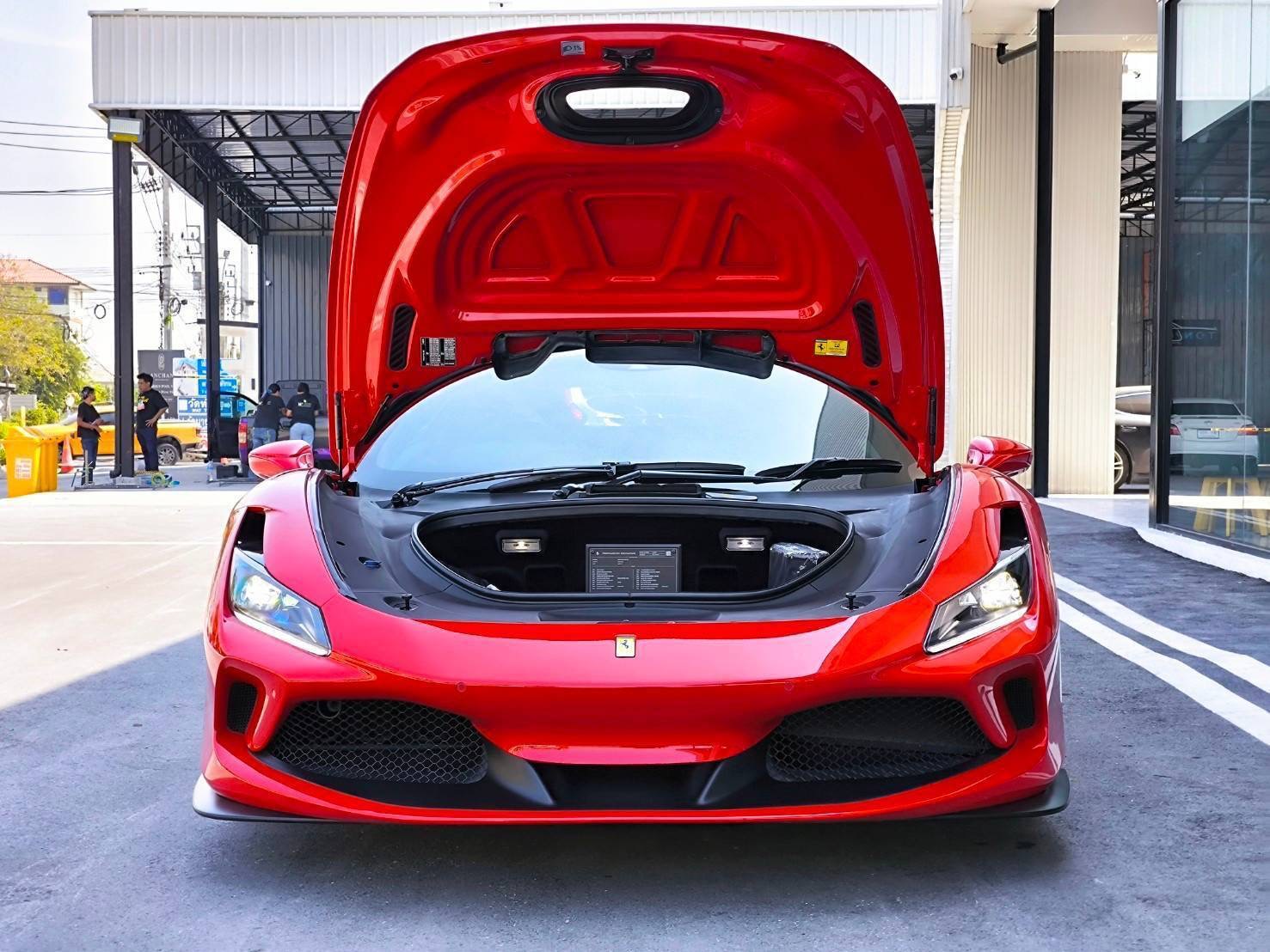 2021 Ferrari F8 Tributo สีแดง (รูปที่ 4)