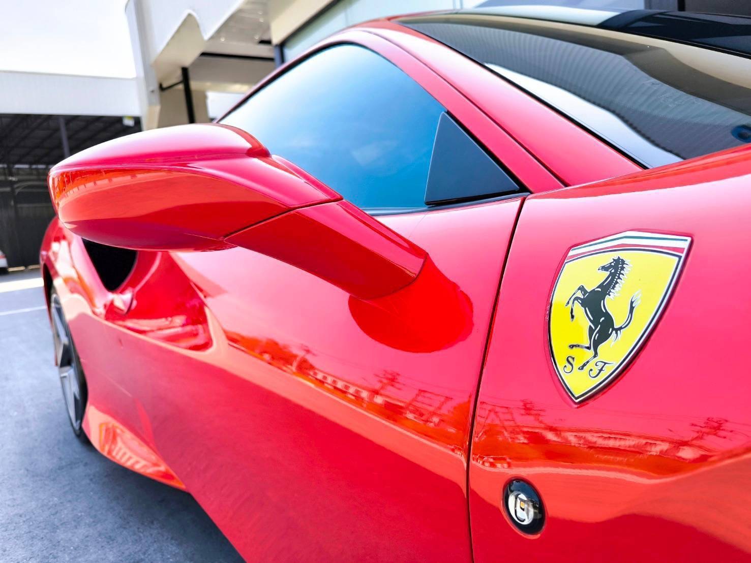 2021 Ferrari F8 Tributo สีแดง (รูปที่ 16)