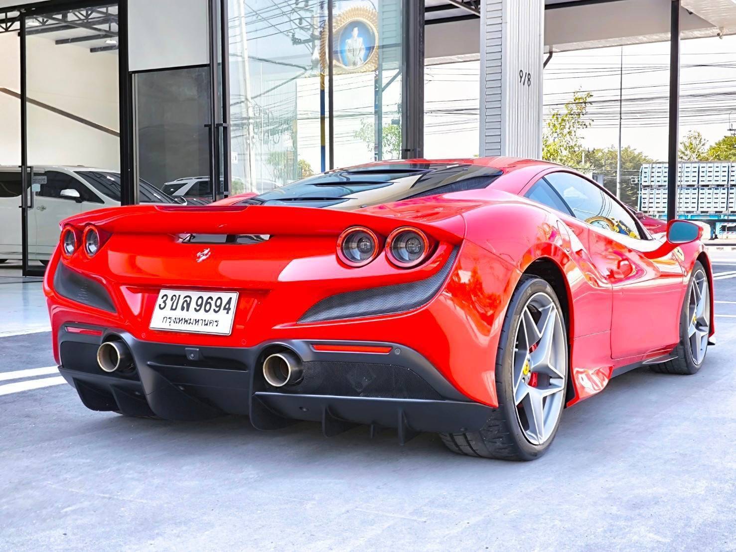 2021 Ferrari F8 Tributo สีแดง (รูปที่ 15)