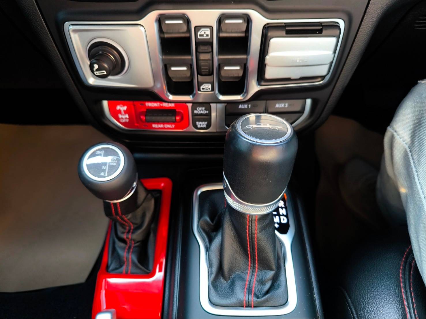 2021 Jeep GLADIATOR RUBICON 3.6 V6 สีเทา (รูปที่ 8)