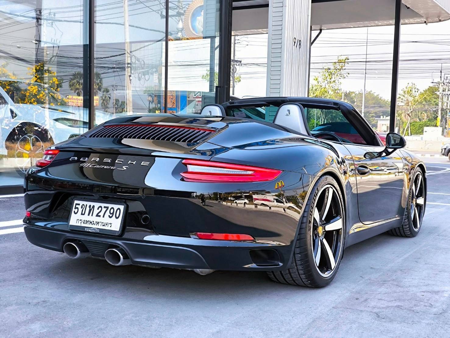 2017 Porsche 911 Carrera Cabriolet สีดำ (รูปที่ 16)