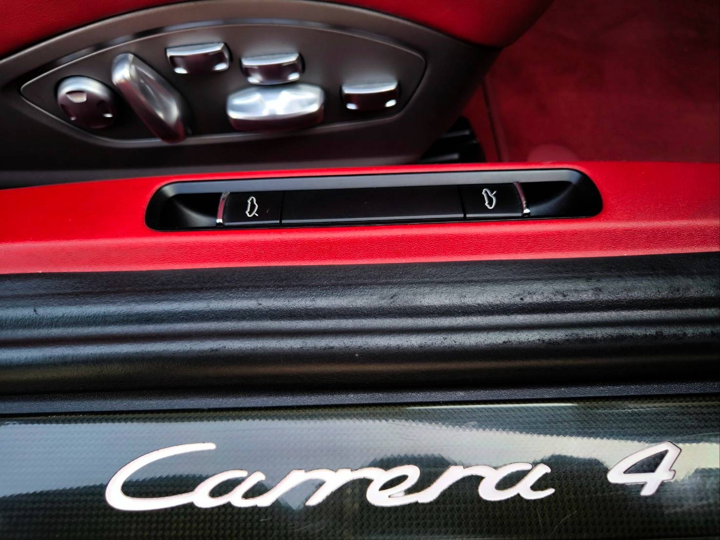 2014 Porsche 911 Carrera สีขาว (รูปที่ 10)