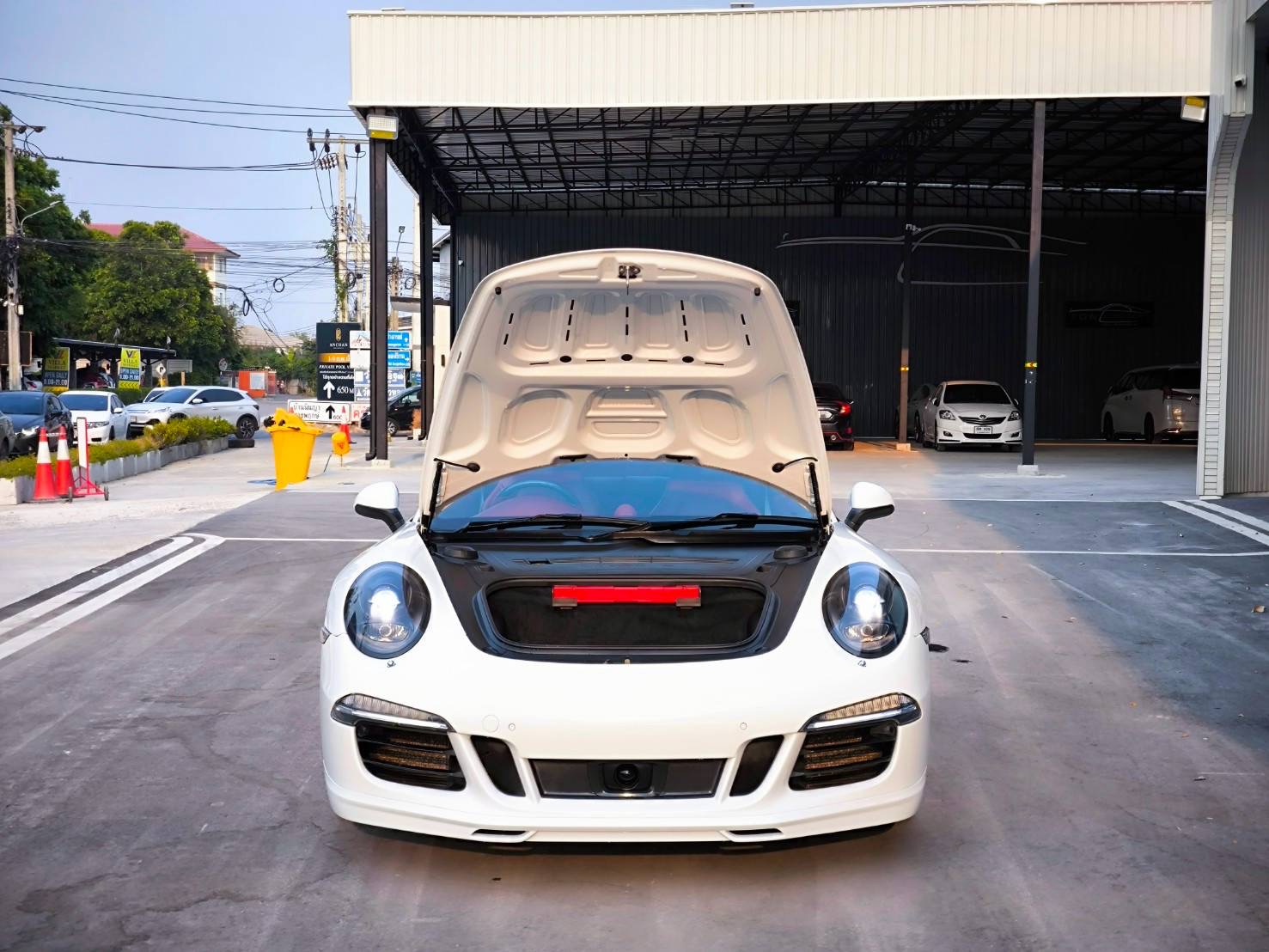 2014 Porsche 911 Carrera สีขาว (รูปที่ 4)