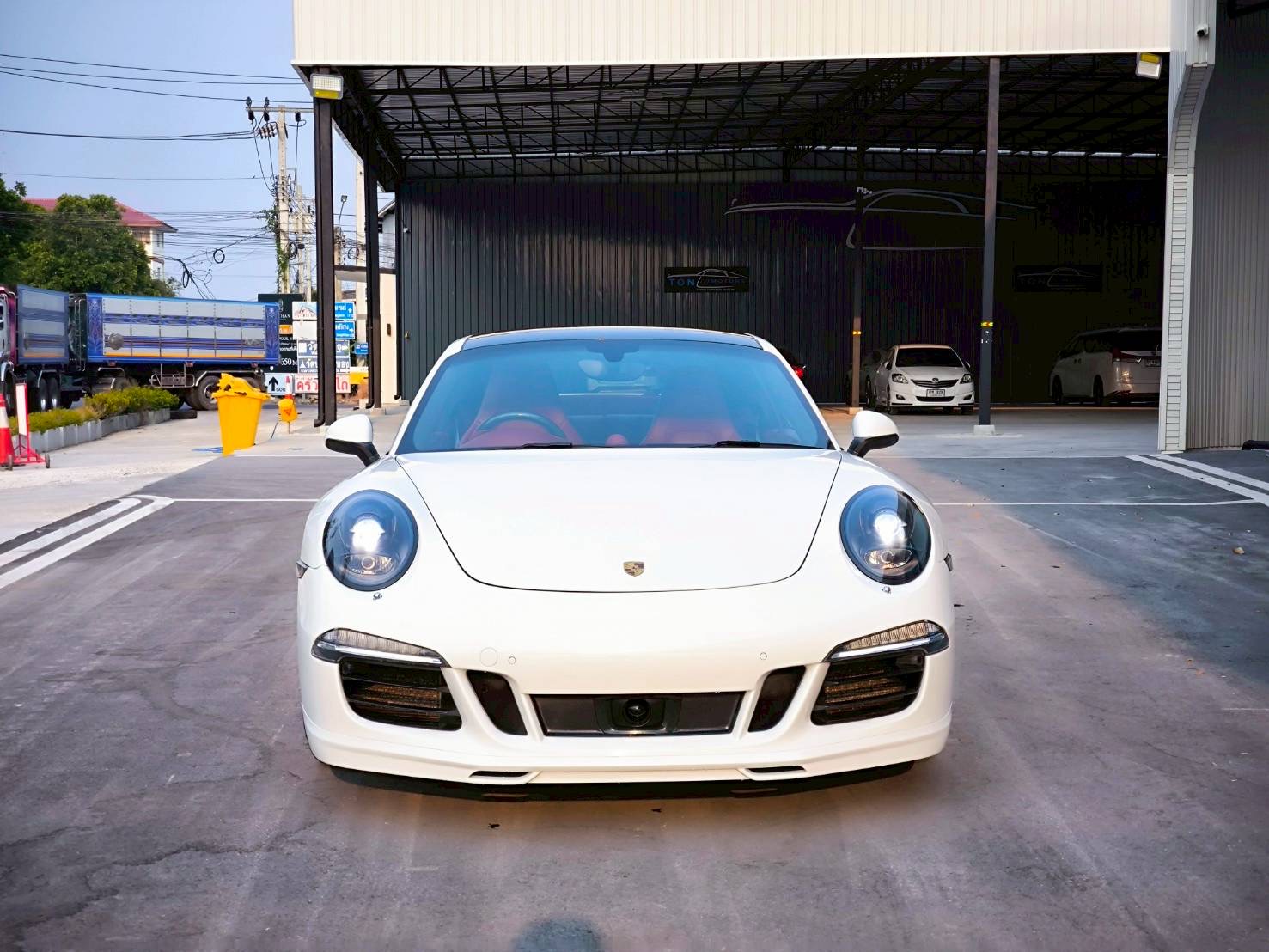 2014 Porsche 911 Carrera สีขาว (รูปที่ 2)