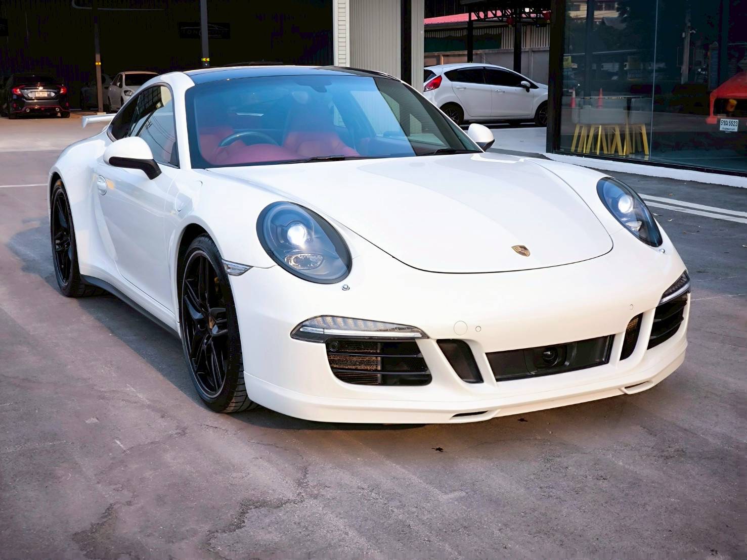 2014 Porsche 911 Carrera สีขาว (รูปที่ 3)