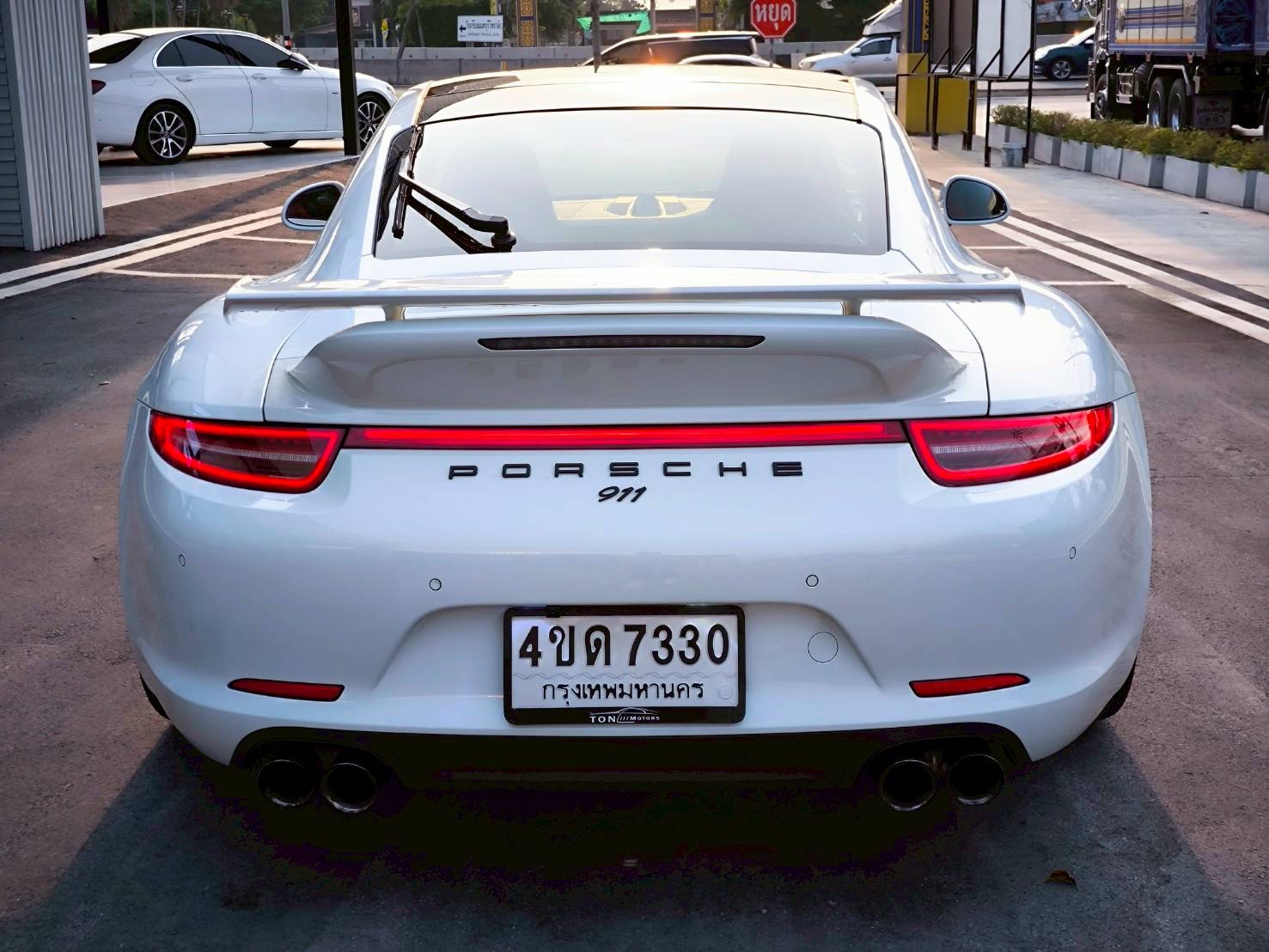 2014 Porsche 911 Carrera สีขาว (รูปที่ 12)