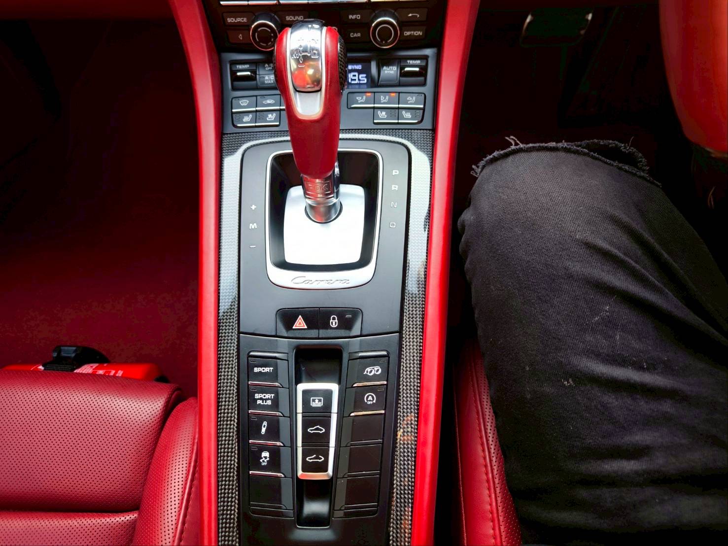 2014 Porsche 911 Carrera สีขาว (รูปที่ 11)