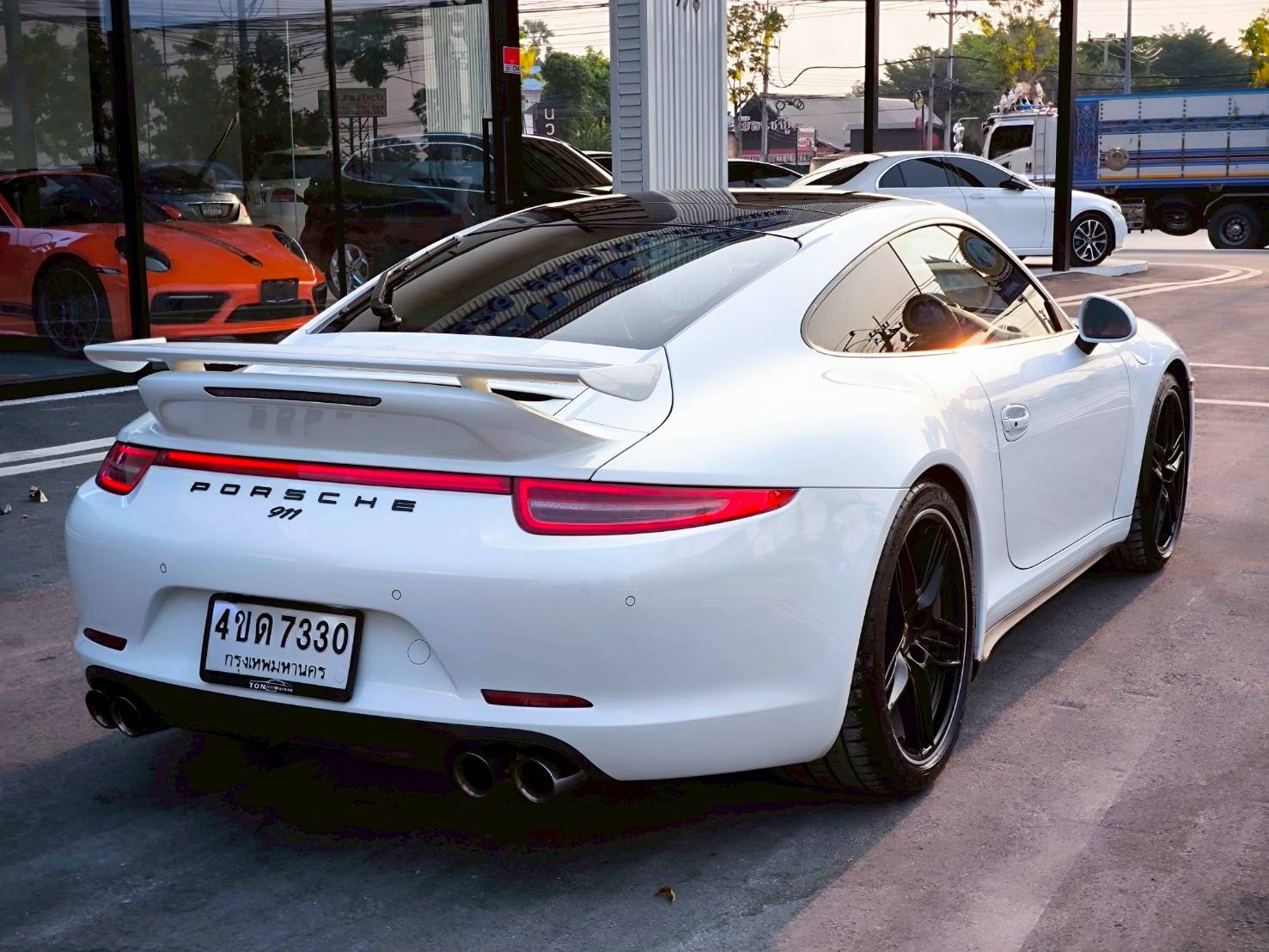 2014 Porsche 911 Carrera สีขาว (รูปที่ 13)