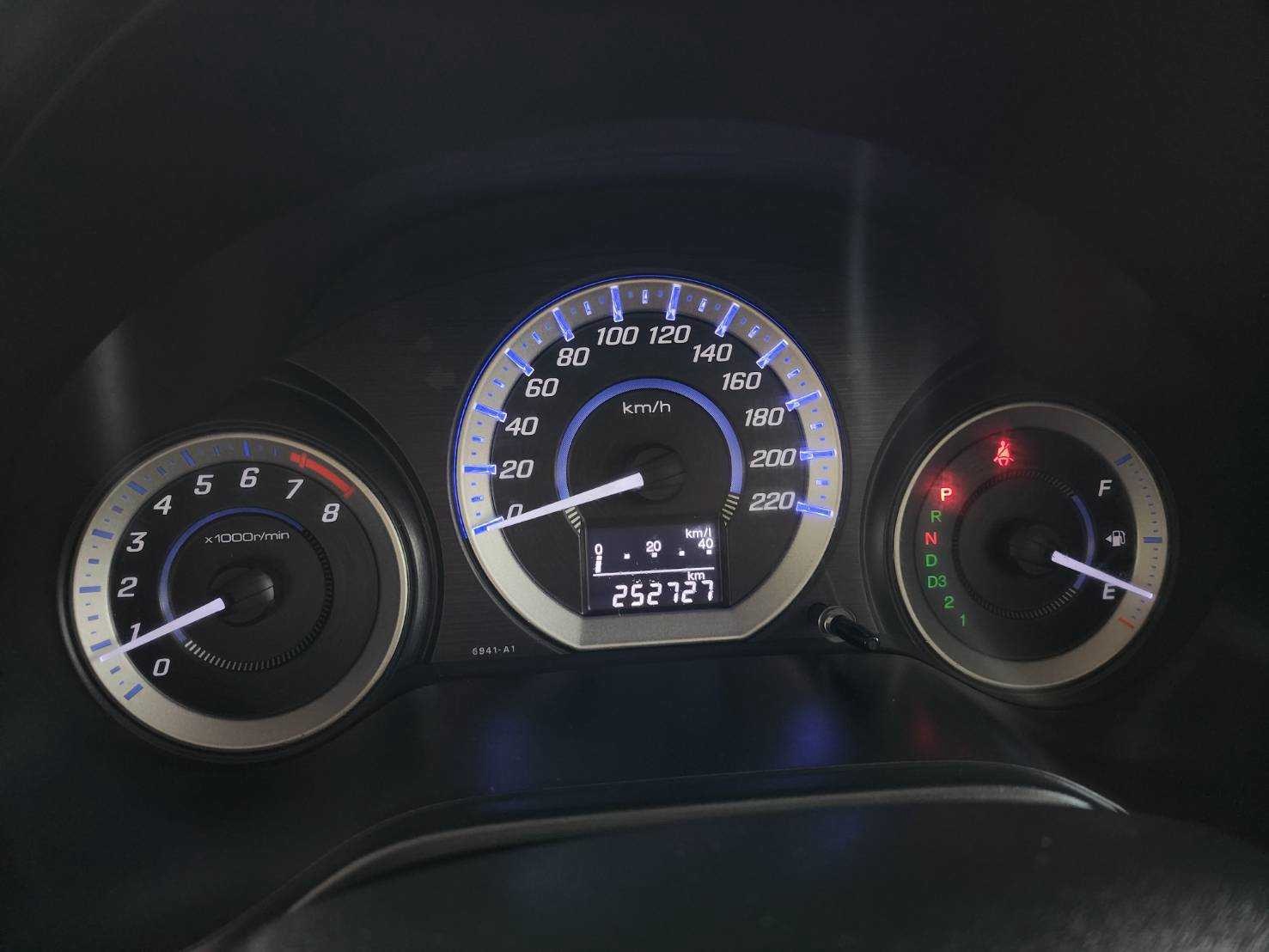 2013 Honda City สีดำ (รูปที่ 16)