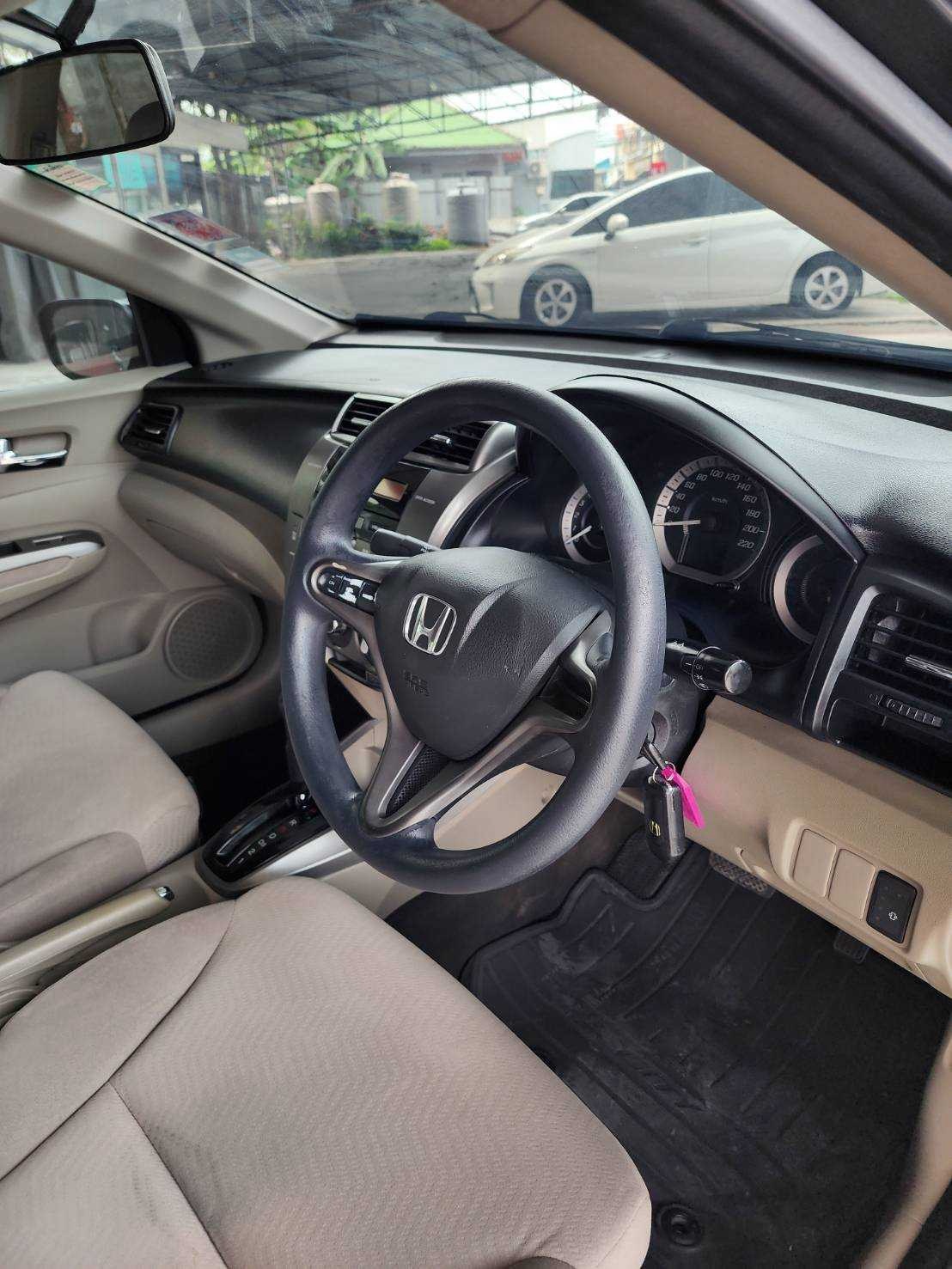 2013 Honda City สีดำ (รูปที่ 10)