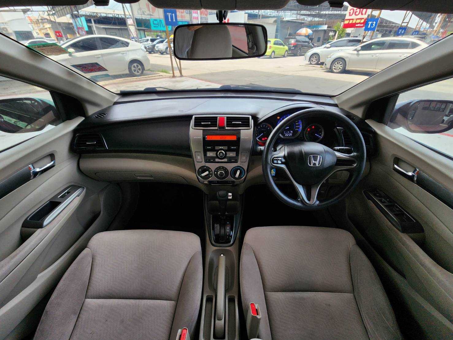 2013 Honda City สีดำ (รูปที่ 14)