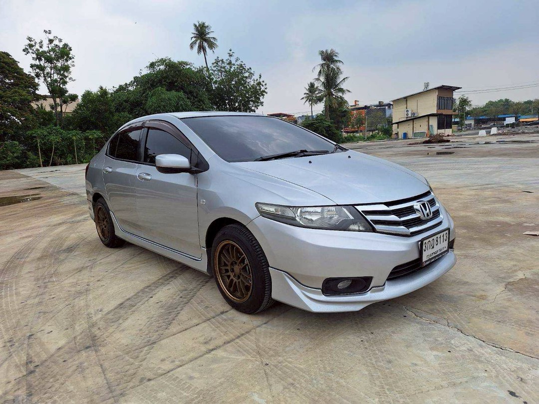 2013 Honda City สีเงิน (รูปที่ 11)