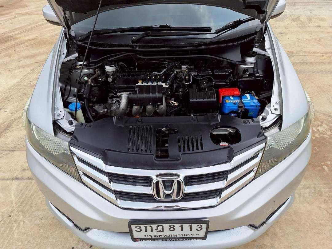 2013 Honda City สีเงิน (รูปที่ 12)