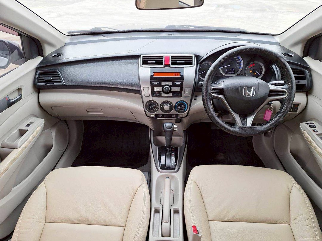 2013 Honda City สีเงิน (รูปที่ 4)