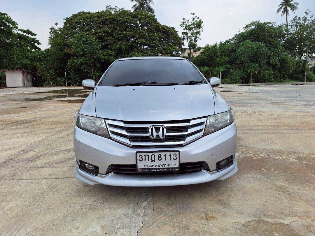 2013 Honda City สีเงิน (รูปที่ 2)