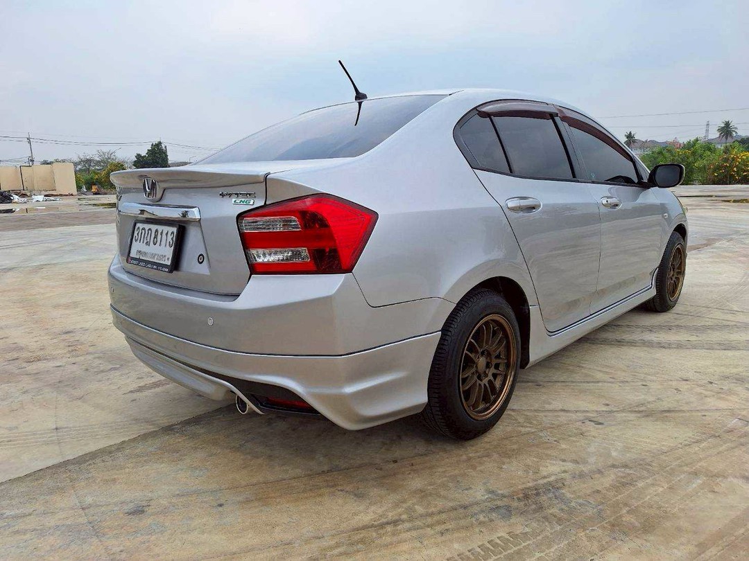 2013 Honda City สีเงิน (รูปที่ 13)