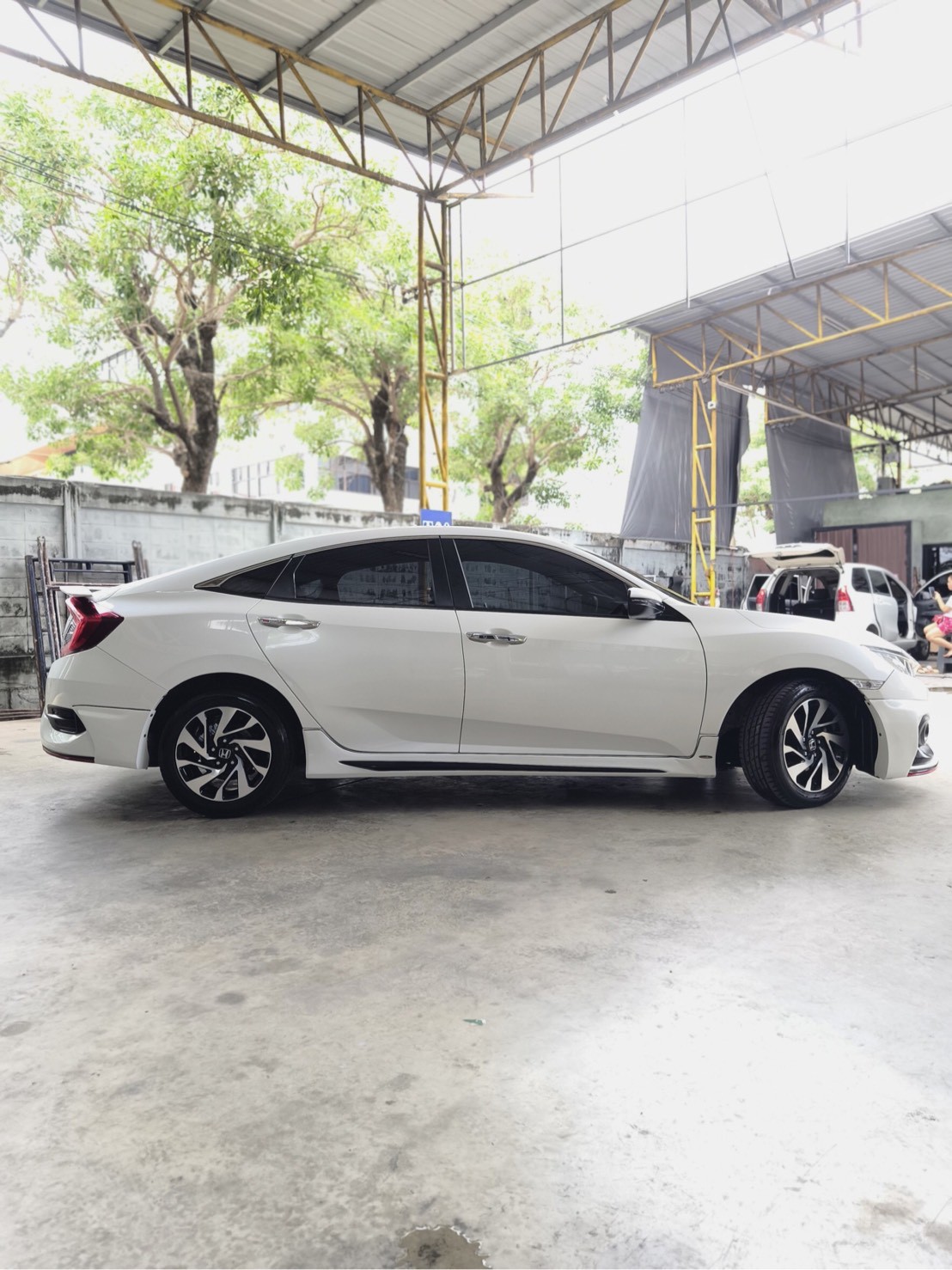 2017 Honda Civic Sedan สีขาว (รูปที่ 5)