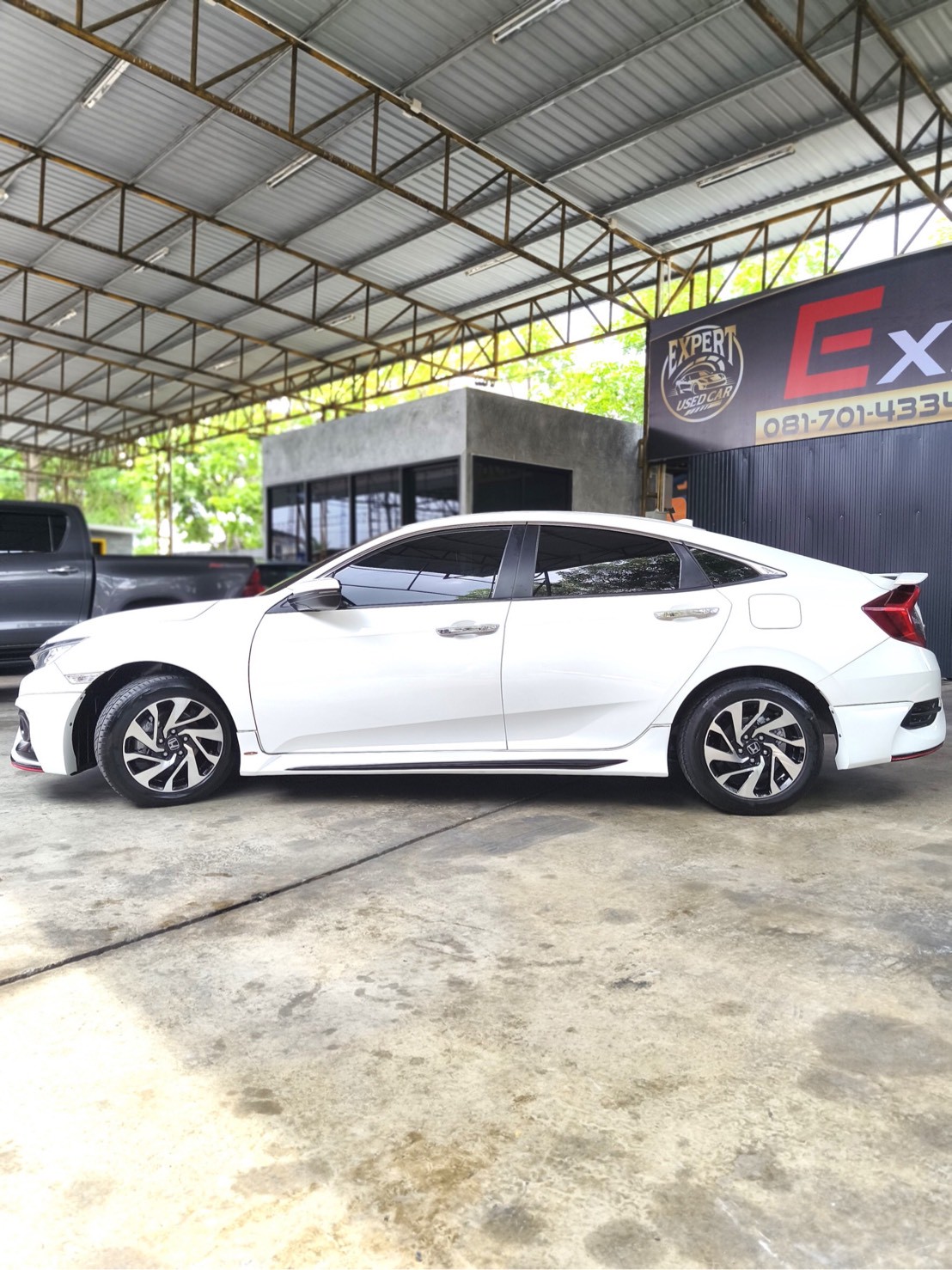 2017 Honda Civic Sedan สีขาว (รูปที่ 18)