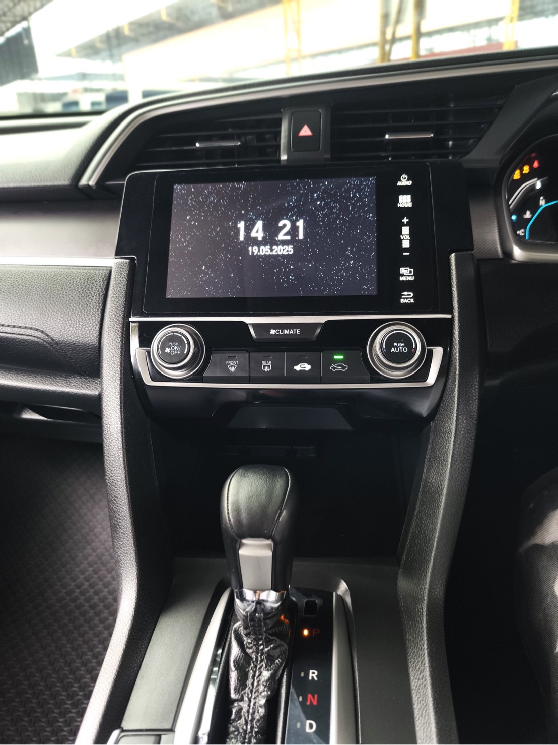 2017 Honda Civic Sedan สีขาว (รูปที่ 13)