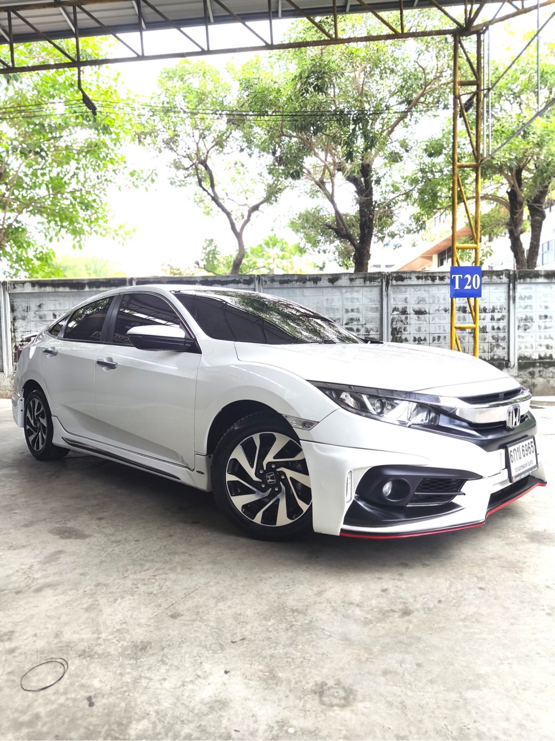 2017 Honda Civic Sedan สีขาว (รูปที่ 6)