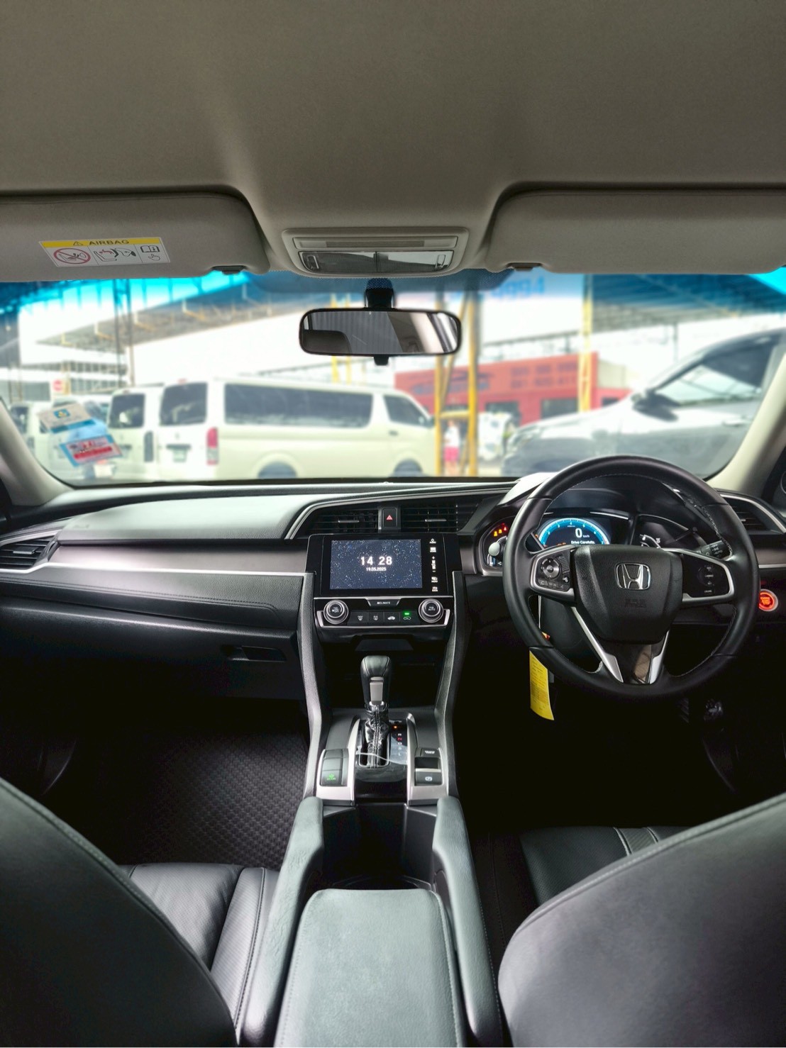 2017 Honda Civic Sedan สีขาว (รูปที่ 11)
