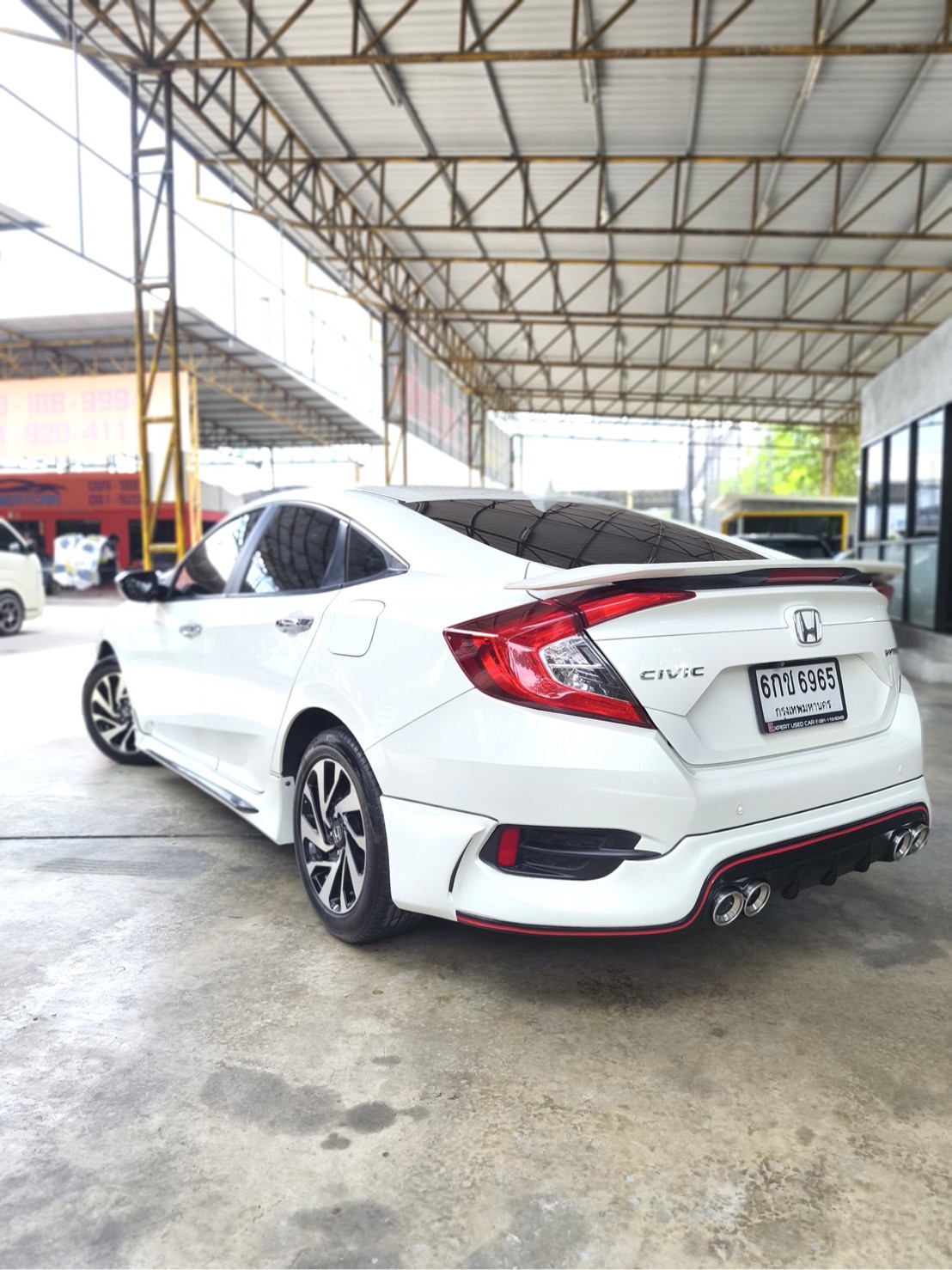 2017 Honda Civic Sedan สีขาว (รูปที่ 2)