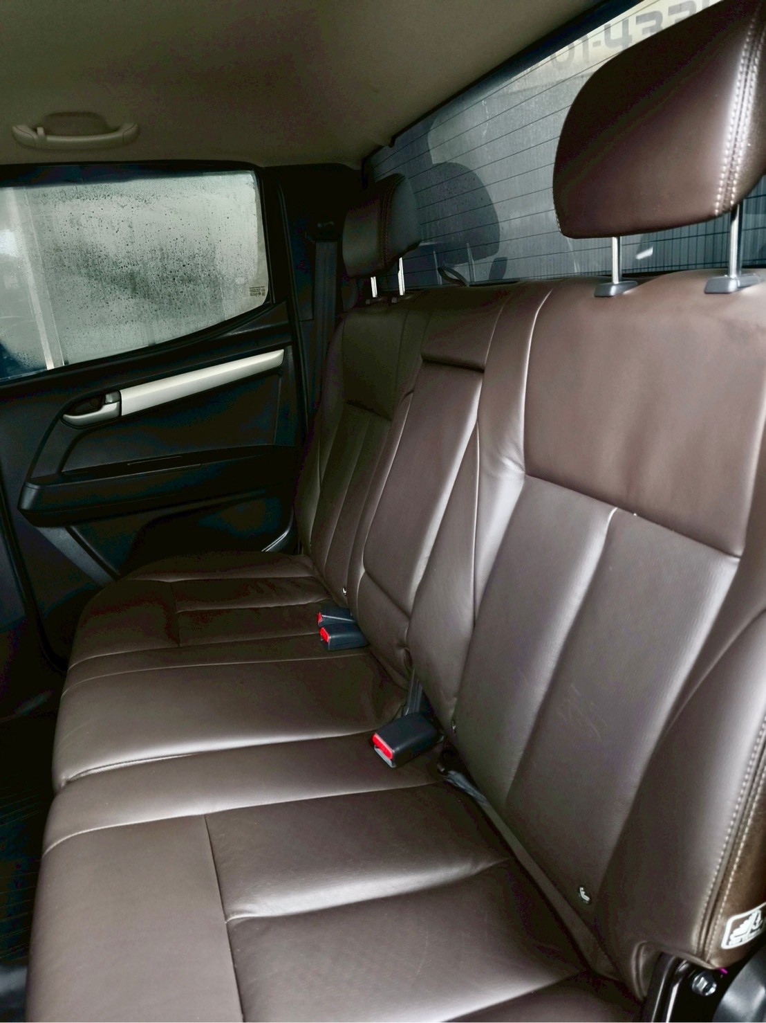 2015 Isuzu D-Max CAB4 สีดำ (รูปที่ 8)