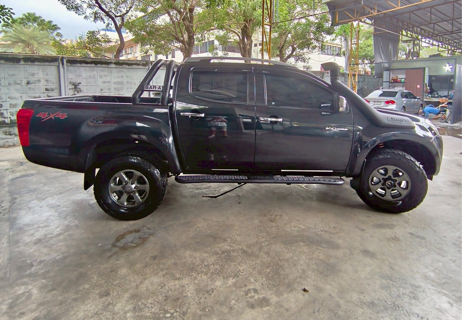 2015 Isuzu D-Max CAB4 สีดำ (รูปที่ 12)