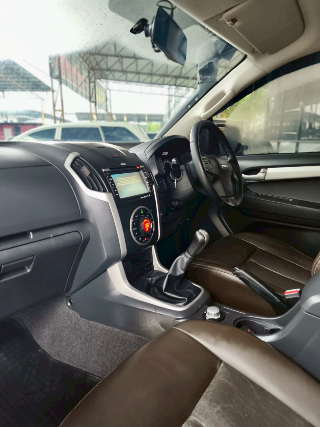 2015 Isuzu D-Max CAB4 สีดำ (รูปที่ 7)
