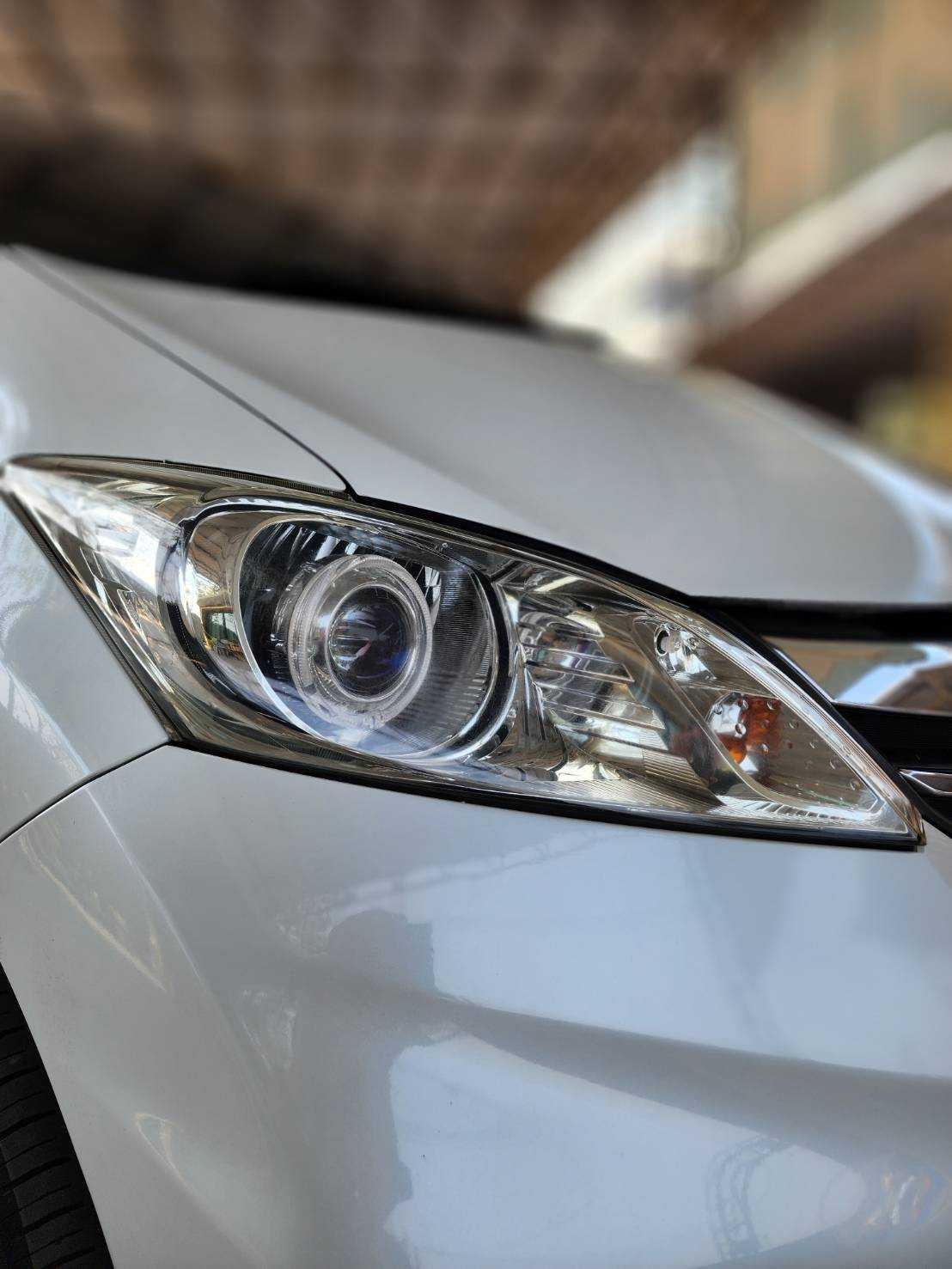 2012 Honda Freed สีขาว (รูปที่ 8)