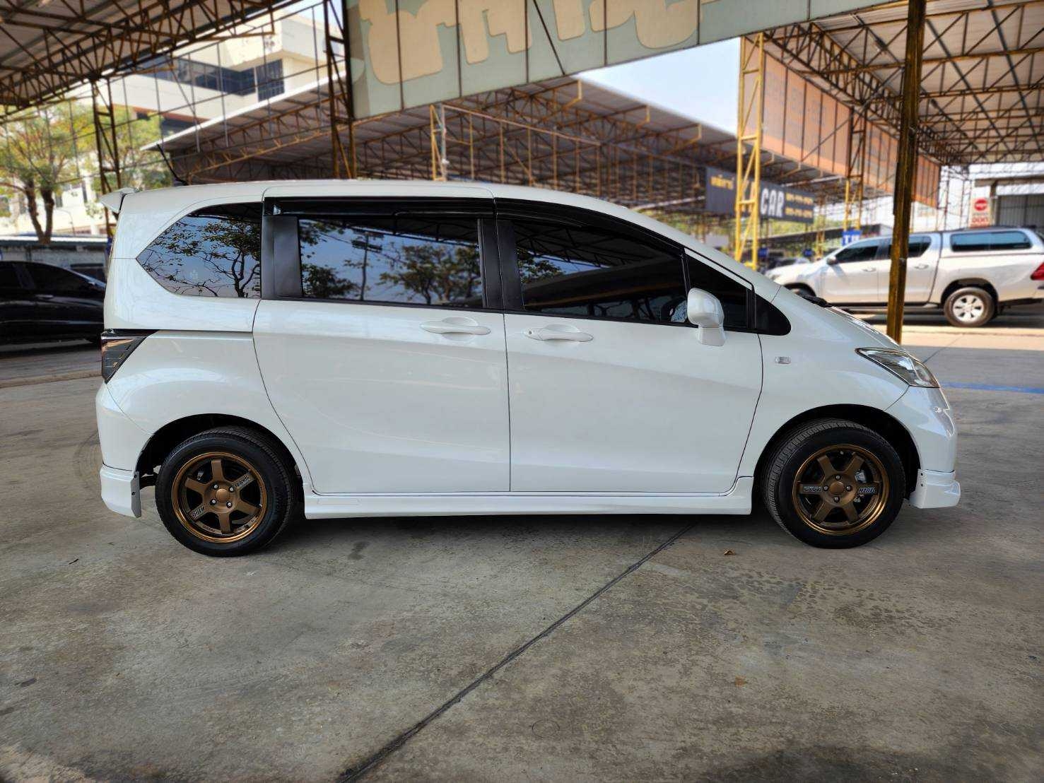 2012 Honda Freed สีขาว (รูปที่ 5)