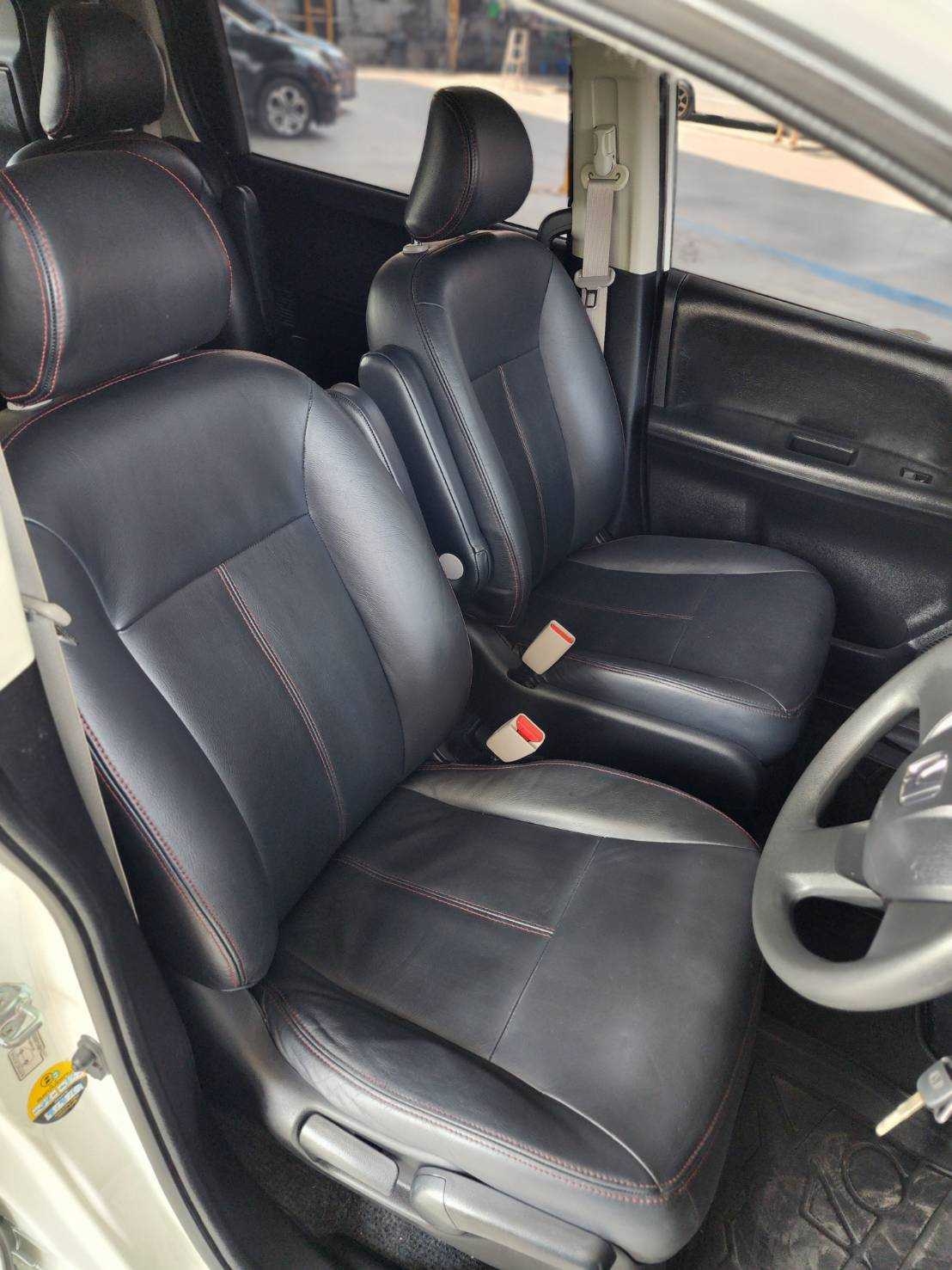 2012 Honda Freed สีขาว (รูปที่ 14)