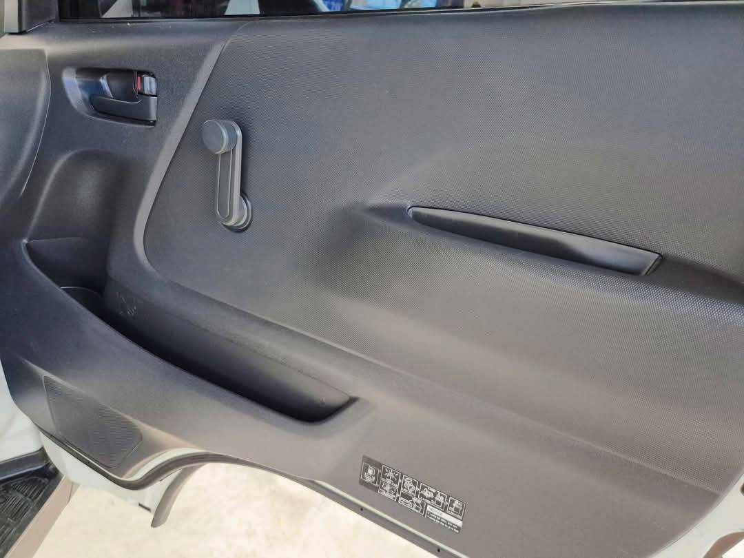 2014 Toyota HiAce หลังคาเตี้ย สีขาว (รูปที่ 14)