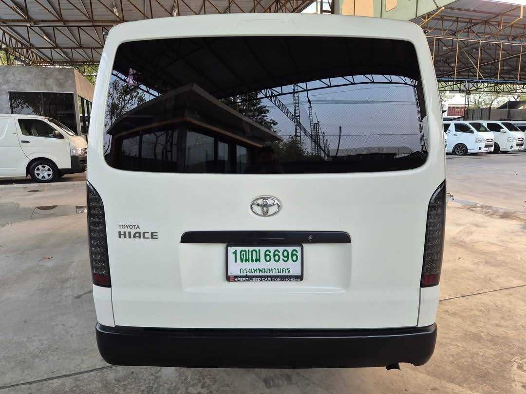 2014 Toyota HiAce หลังคาเตี้ย สีขาว (รูปที่ 4)