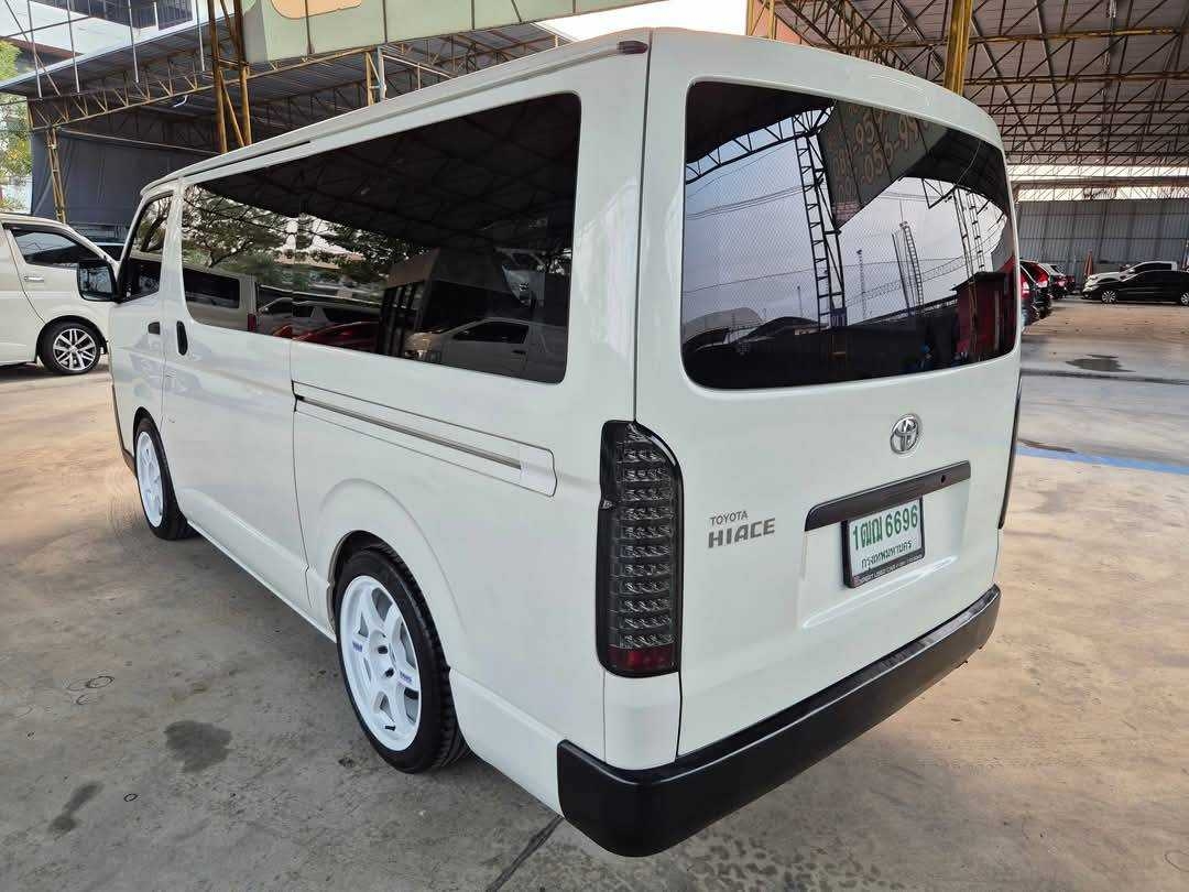 2014 Toyota HiAce หลังคาเตี้ย สีขาว (รูปที่ 5)